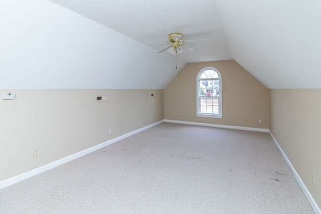 Building Photo - MUST SEE 3 BR | 2 BA w/ Finished Bonus Roo...