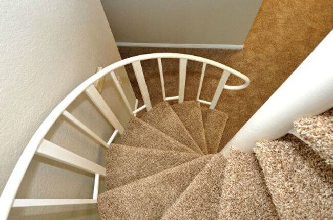 Building Photo - Gorgeous 2 Bedroom/2 Bathroom Condo with L...