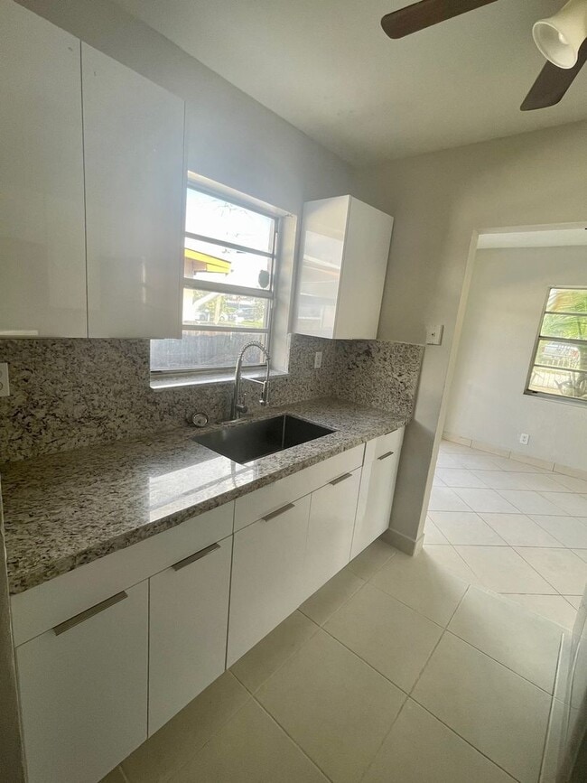 Building Photo - West Park single family house