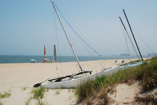 Building Photo - FOR RENT -  AEIRES ON THE BAY!