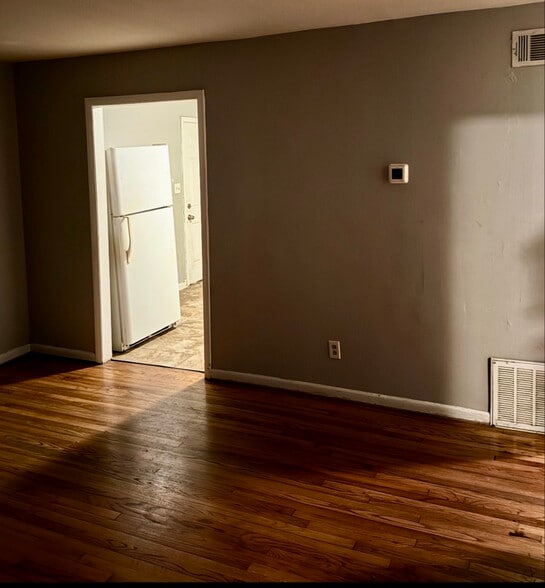 Building Photo - 1084 Cordova St SW