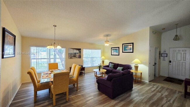 Building Photo - 550 Castlemain Cir