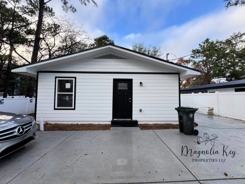 Building Photo - 403 73rd Ave N