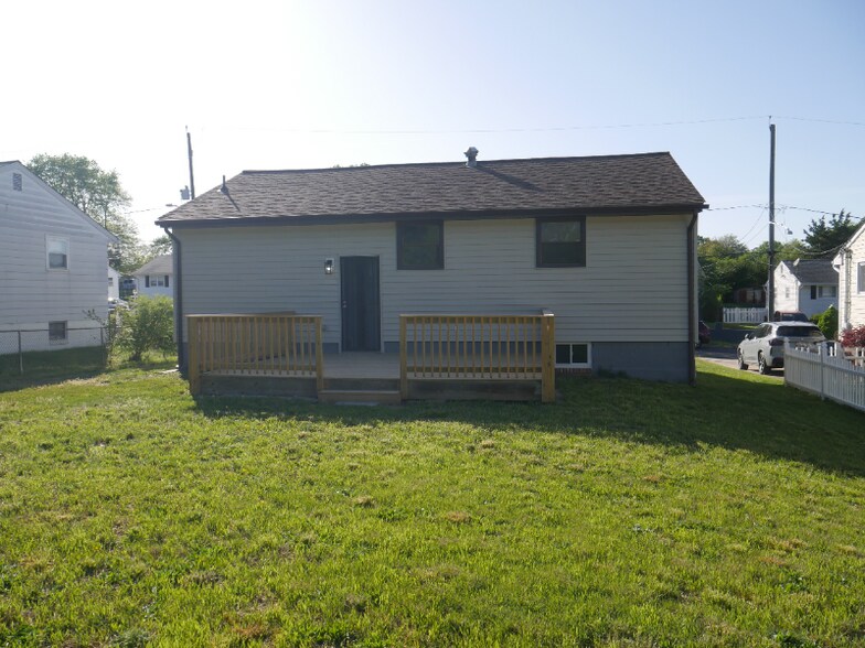 Building Photo - 2312 Wintergreen Ave