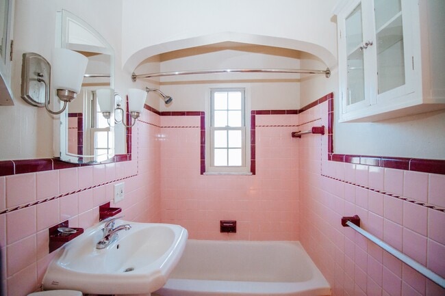 Building Photo - 2303 Mellwood Ave