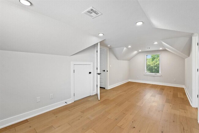 Building Photo - 2711 Stacy Ln