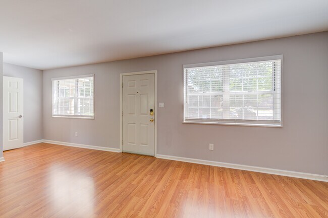 Building Photo - 1547 E Swan Cir