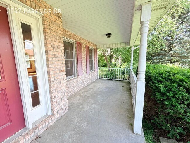 Building Photo - 2047 Parkside Dr