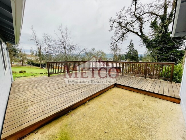 Building Photo - Spacious Thurston Home