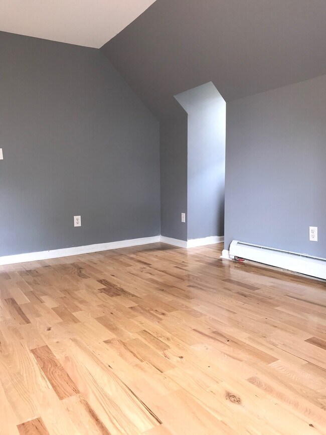 Building Photo - 32 Truman St