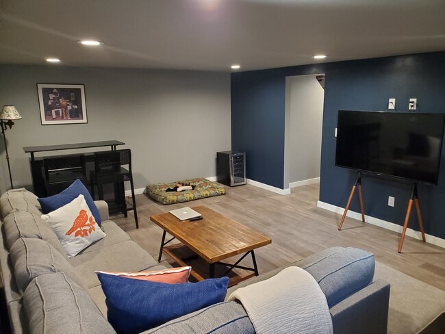 Building Photo - 514 N Yellowstone St