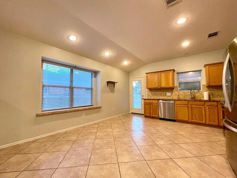 Building Photo - 3468 Flowstone Ln