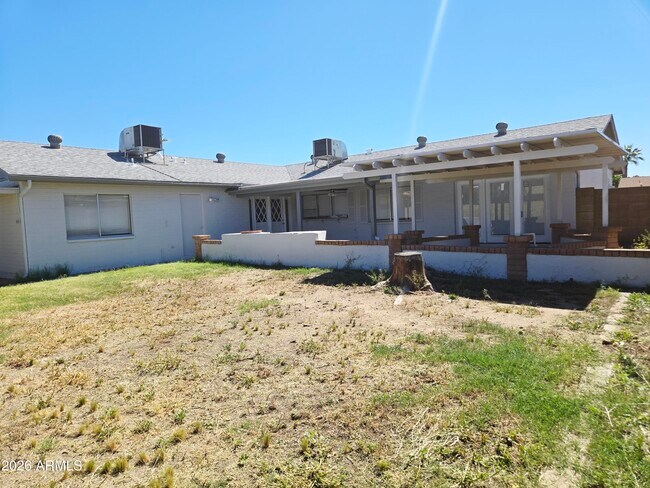 Building Photo - 5132 W Las Palmaritas Dr