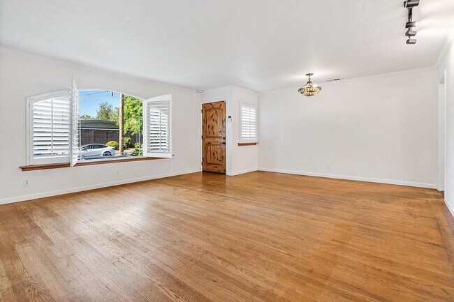 Building Photo - "Charming 3-Bed, 2-Bath Home in Heart of Sonoma Wine Country – Your Perfect Retreat Awaits!"