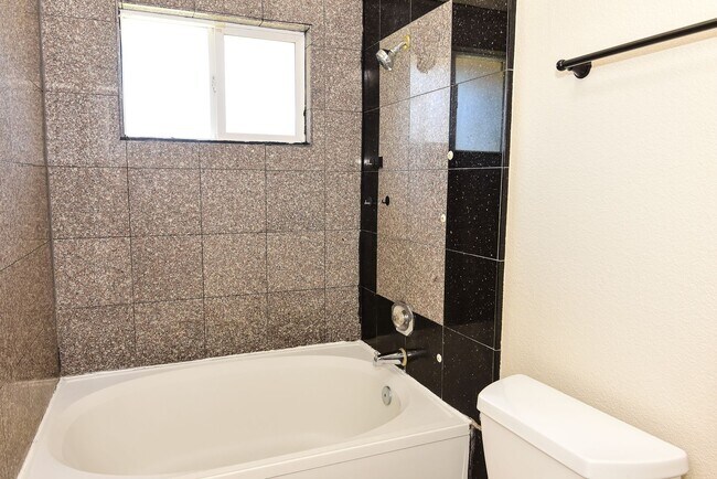 Building Photo - 485 Deer Creek Dr