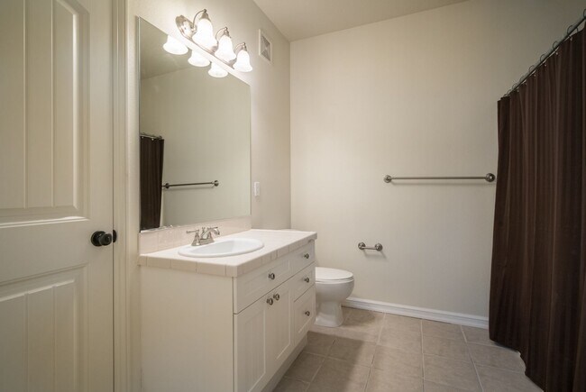 Building Photo - 4920 SW Slavin Rd