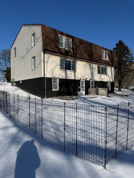 Building Photo - 740 Ridge Rd