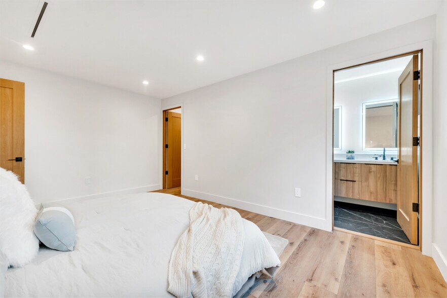 Building Photo - 653 N Wilton Pl