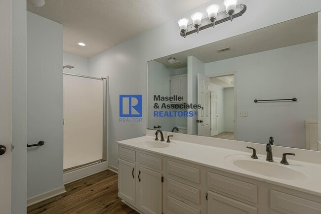 Building Photo - 3 Bed/2 Bath Home in Pearl