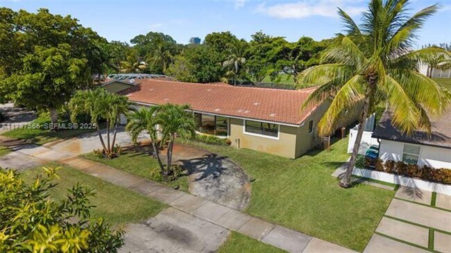 Building Photo - 20375 NE 22nd Pl