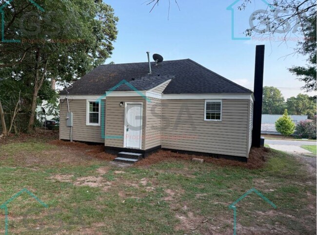 Building Photo - 3 Bedroom 2 Bathroom