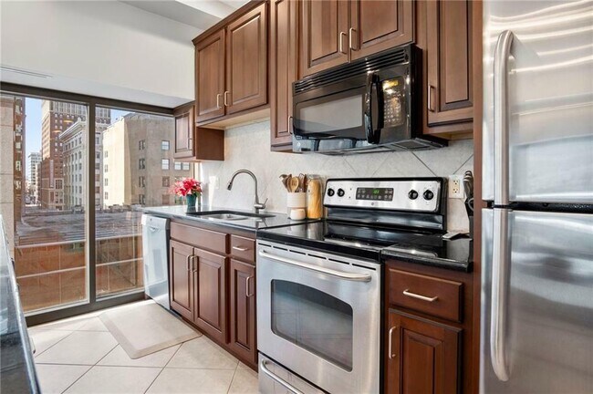 Building Photo - 1101 Walnut St