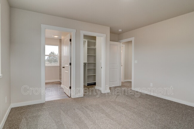 Building Photo - 517 Sparrow Rd