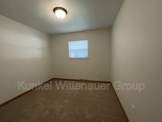 Building Photo - 203 Renee Dr
