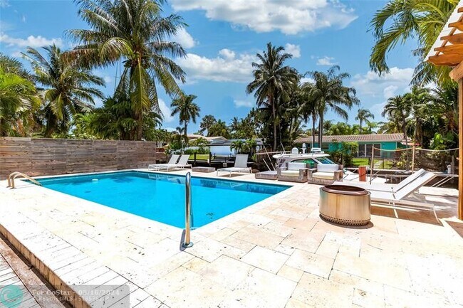 Building Photo - 1704 SW 4th Ct