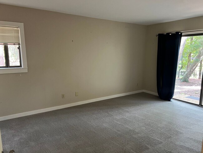 Building Photo - Unfurnished First Floor 3BR Condo in Sea P...