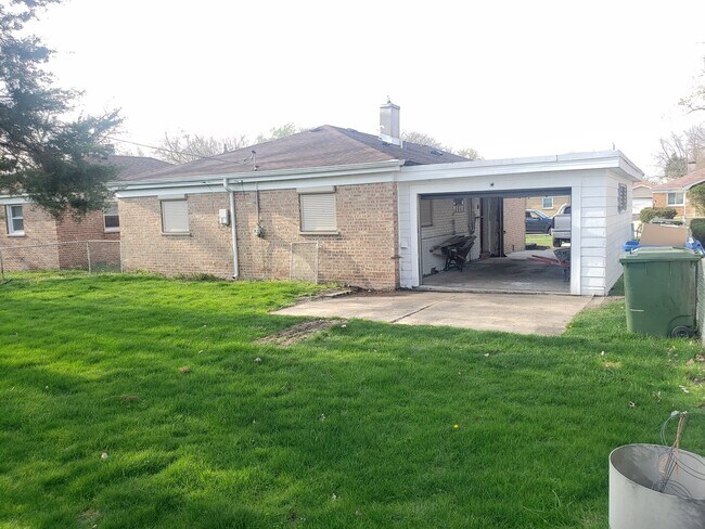 Building Photo - 1429 Kasten Dr