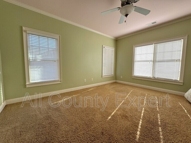 Building Photo - 1520 Vassar Ave