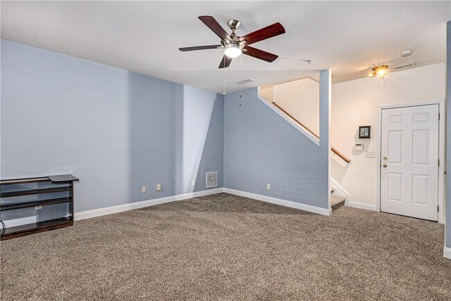 Building Photo - 4664 Creekside Villas Way
