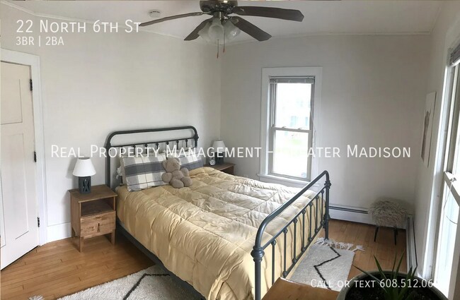 Building Photo - Updated 3 bedroom plus Den house near East...