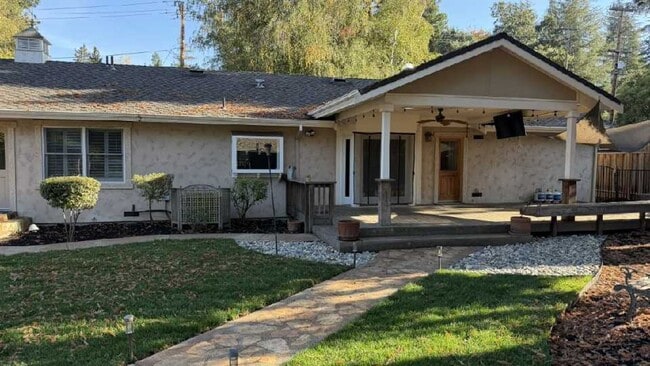 Building Photo - Gorgeous Property on Private Street conveniently located on West side near Downtown!