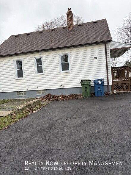 Building Photo - 6333 W 130th St