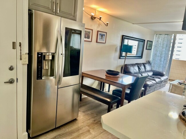 Building Photo - Charming central 3BR Condo in Honolulu