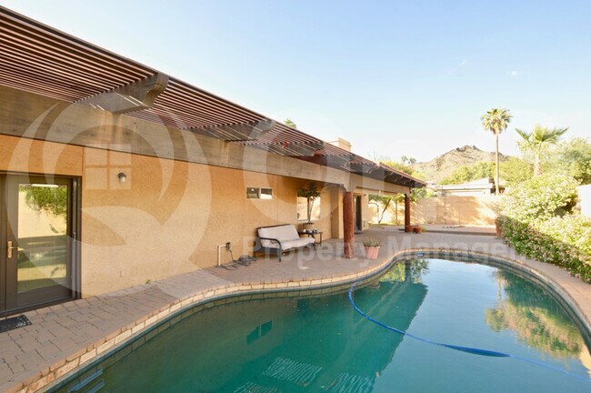 Building Photo - Beautiful Phoenix Property!