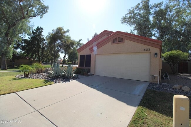 Building Photo - 602 N Cobblestone St