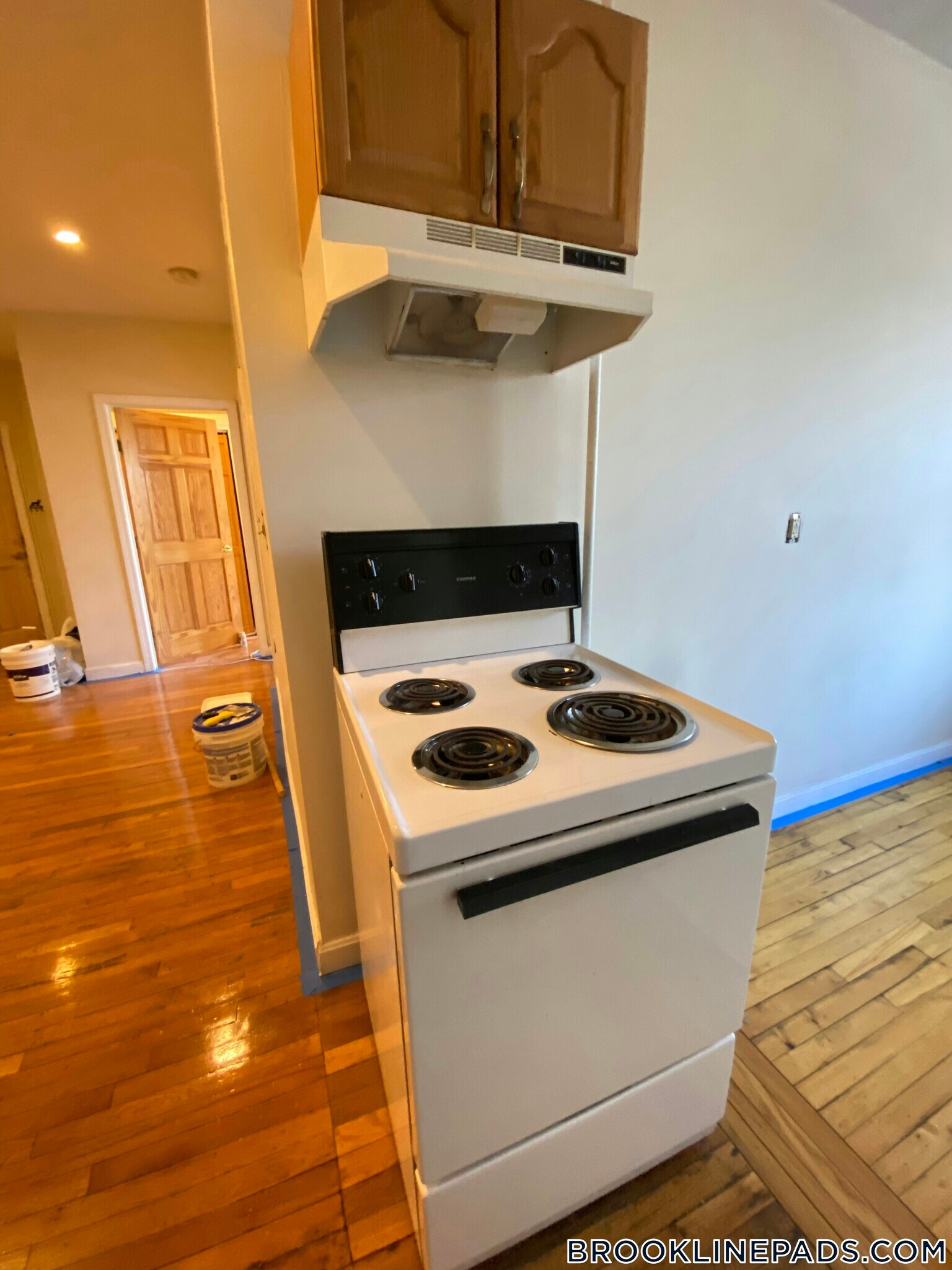 Building Photo - 352 Riverway