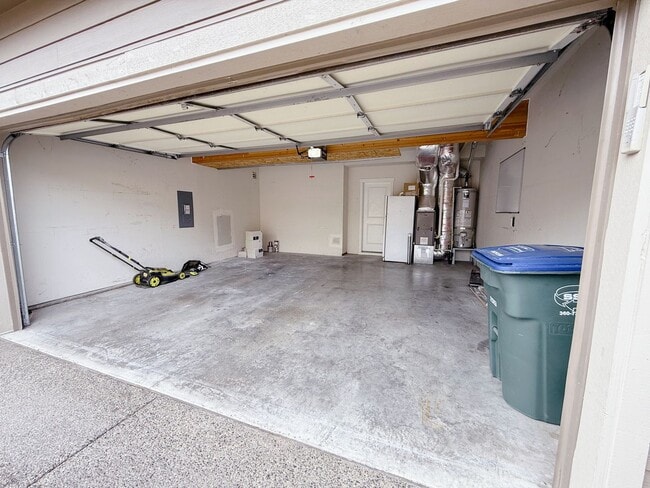 Building Photo - Charming 3bed/2.5 bath House!