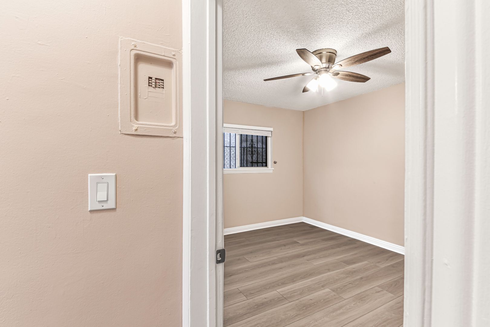 Building Photo - 1427 W Parade St