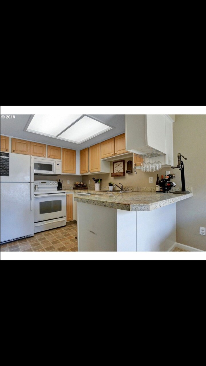 Building Photo - 9570 SW 146th Terrace