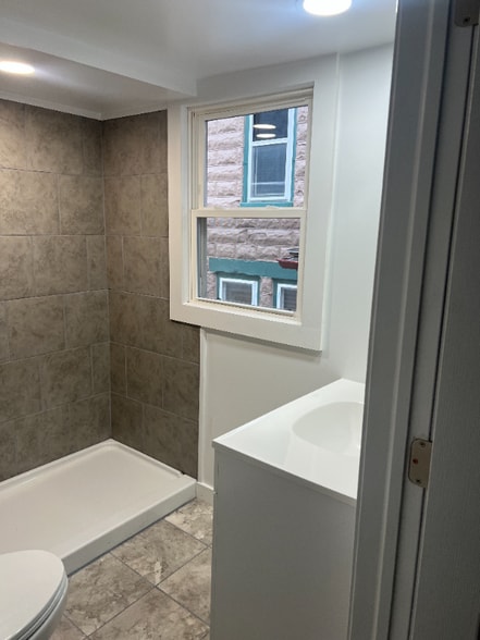 Building Photo - 205 E 2nd St