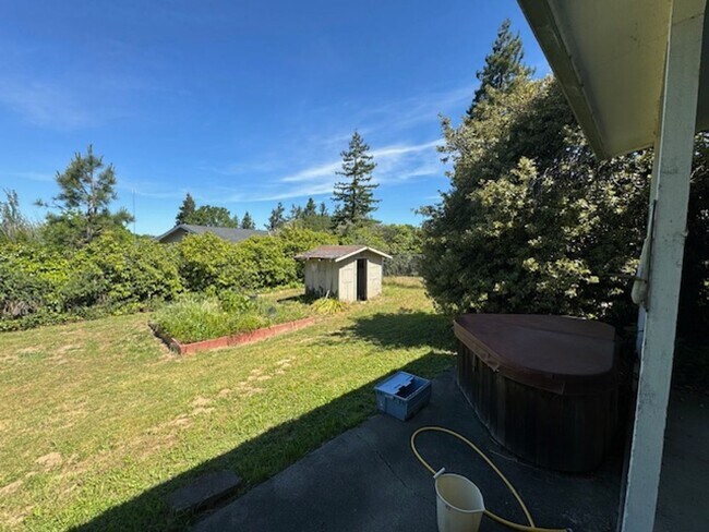 Building Photo - Beautiful 3 Bedroom, 1.5 Bath Home Available Soon!