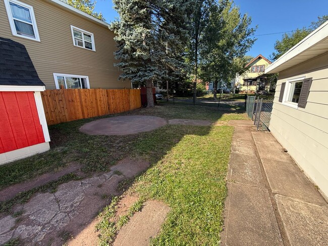 Building Photo - Duluth MN 3-Bedroom - 3-Bath Single Family...