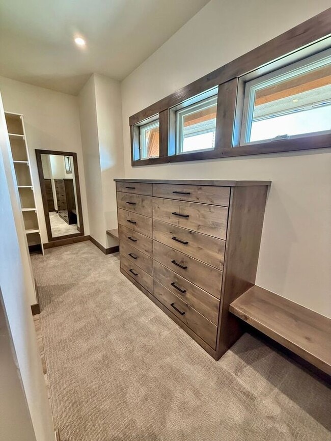 Building Photo - Luxury Golf Retreat in Berthoud with Breat...