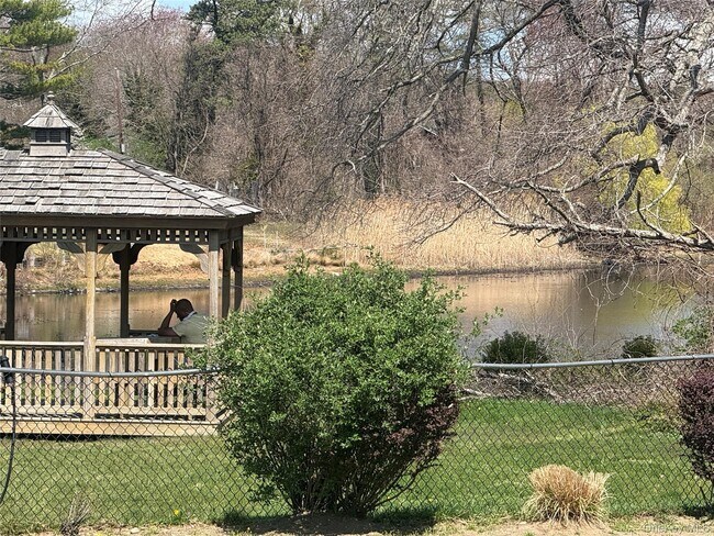 Building Photo - 238 Artist Lake Dr