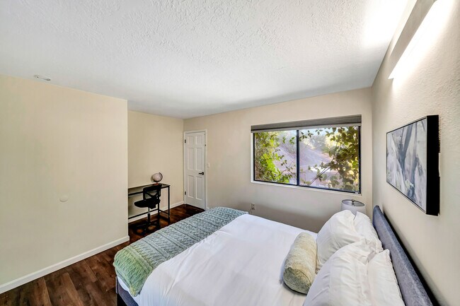 Building Photo - 30428 Penrod Dr