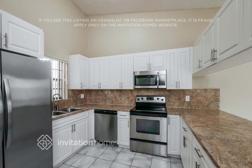 Building Photo - 14380 SW 112th Terrace